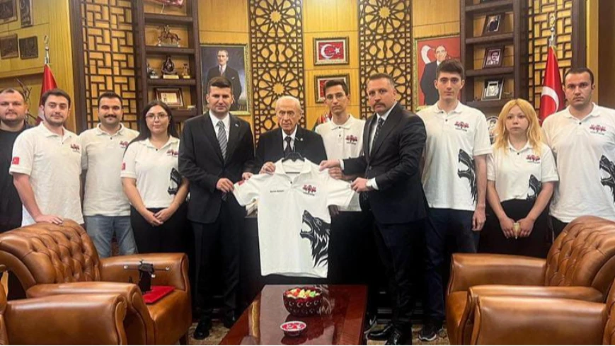 Lider Bahçeli'ye Türkhan İsimli İHA Prototipi Takdim Edildi