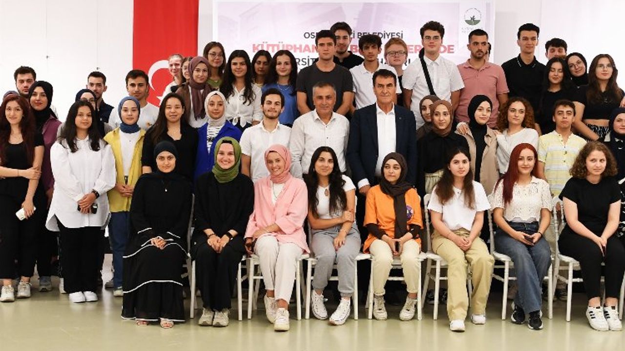 Bursa Osmangazi'de Başkan Dündar üniversiteli öğrencilerle buluştu