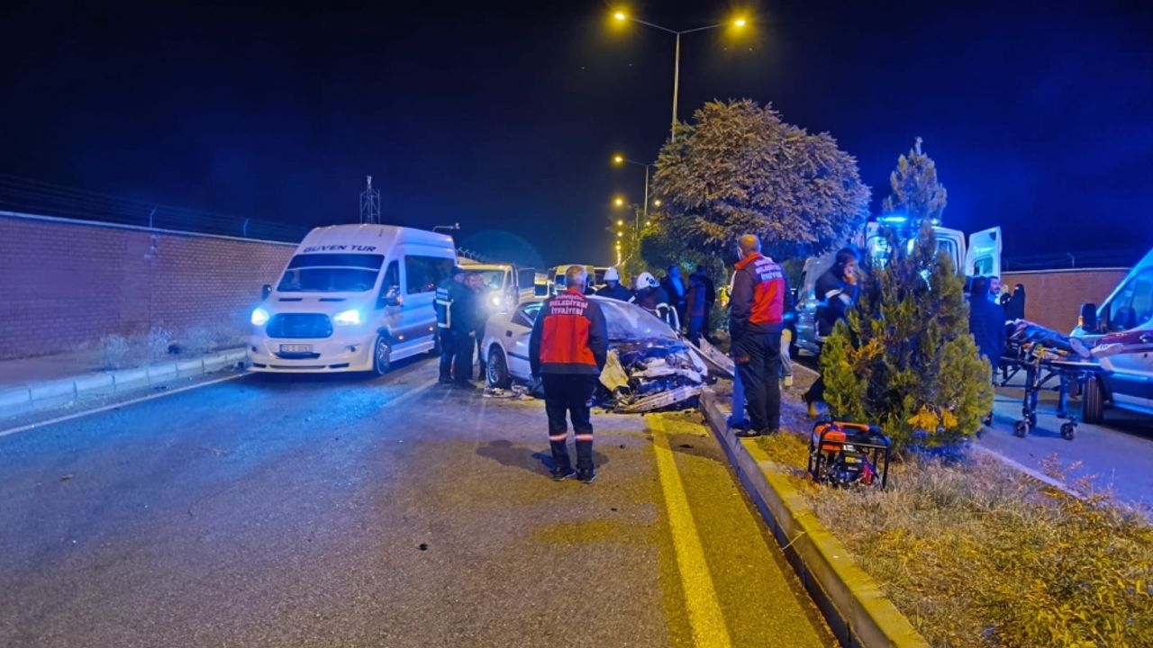 Bingöl'de 2 trafik kazasında 12 kişi yaralandı