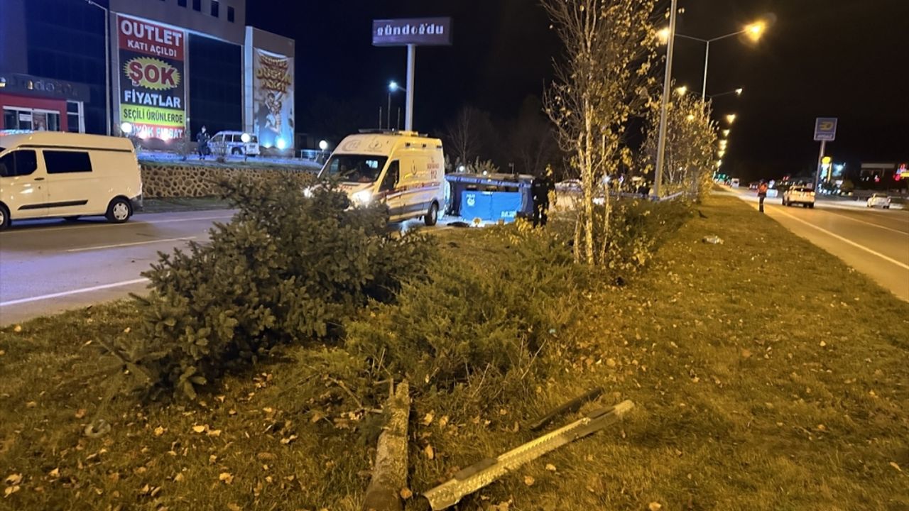 Erzurum'da devrilen hafif ticari araçtaki 1 kişi öldü, 7 kişi yaralandı