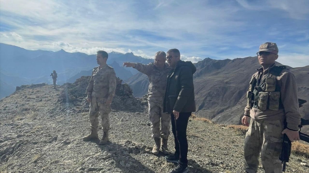Kaymakam Daştan, Kars'ta PKK'ya yönelik operasyonların yürütüldüğü üs bölgesini ziyaret etti