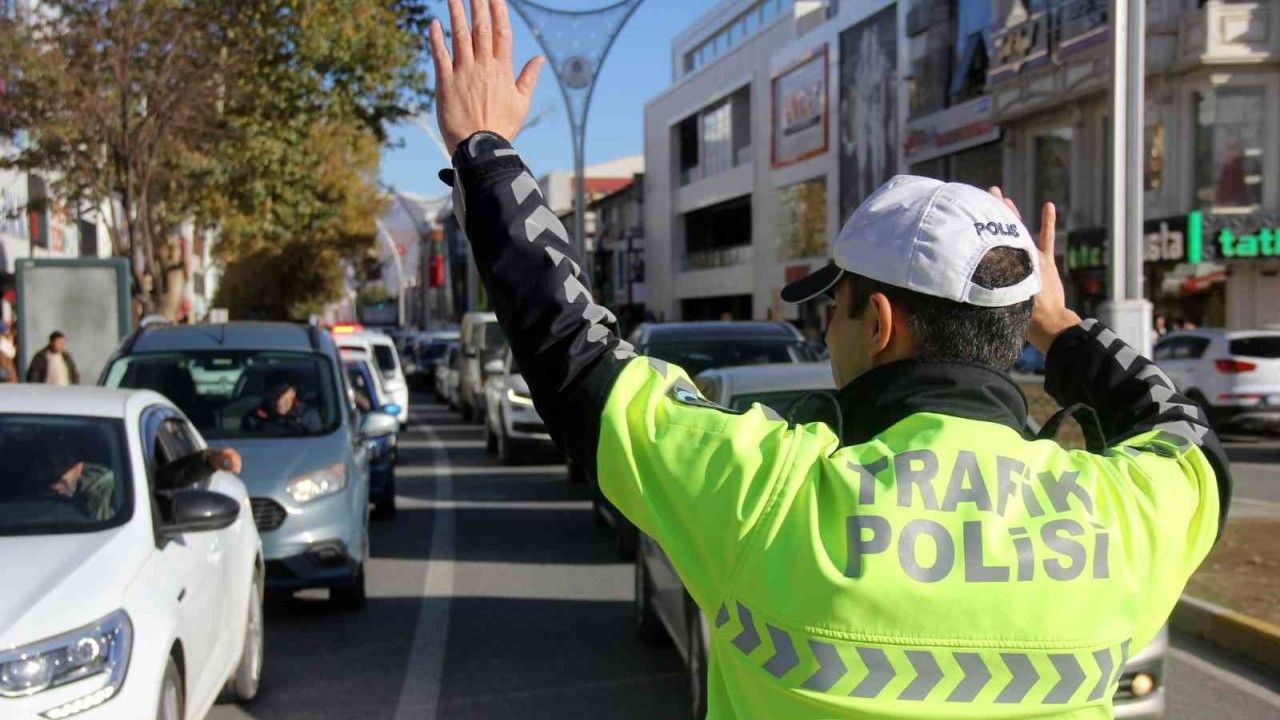 Erzincan’da 810 sürücüye ve 2 bin 683 araç tescil plakasına trafik idari para cezası uygulandı