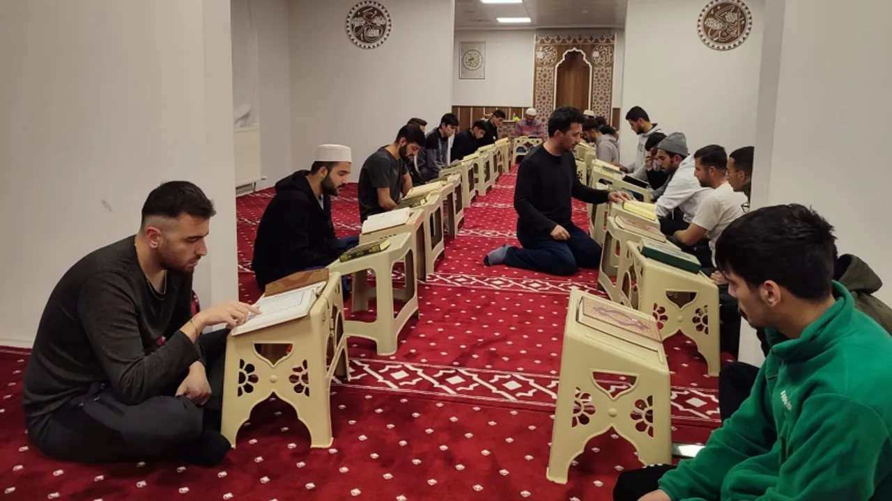 Uşak'ta Öğrencilere Kur'an-ı Kerim ve Tecvit Dersi verildi