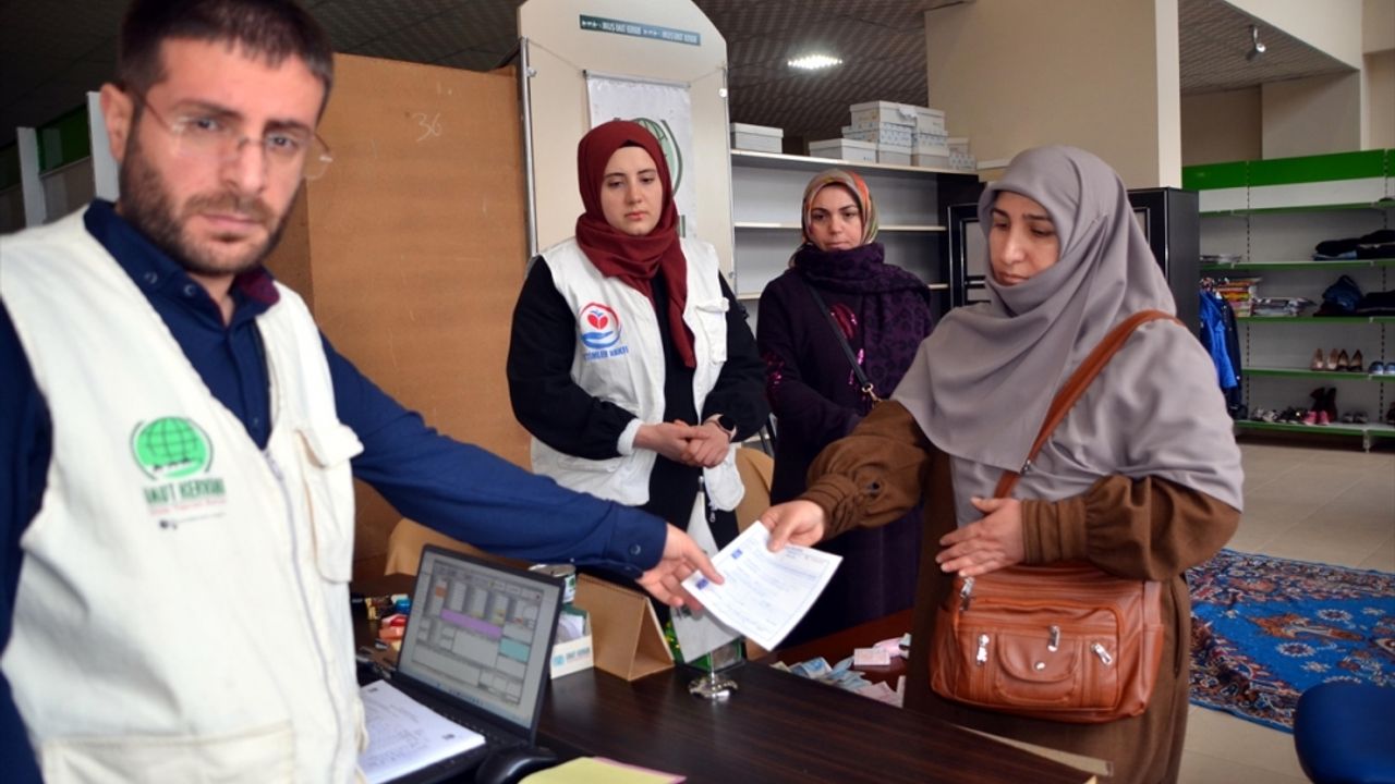 Muş'ta kadınlar Gazze'ye destek için bağışta bulundu