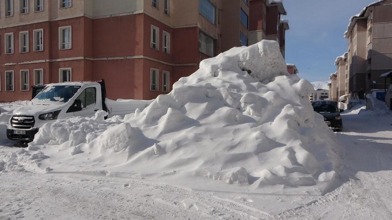 Bitlis’te kar yağışı ve soğuk hava etkili oldu