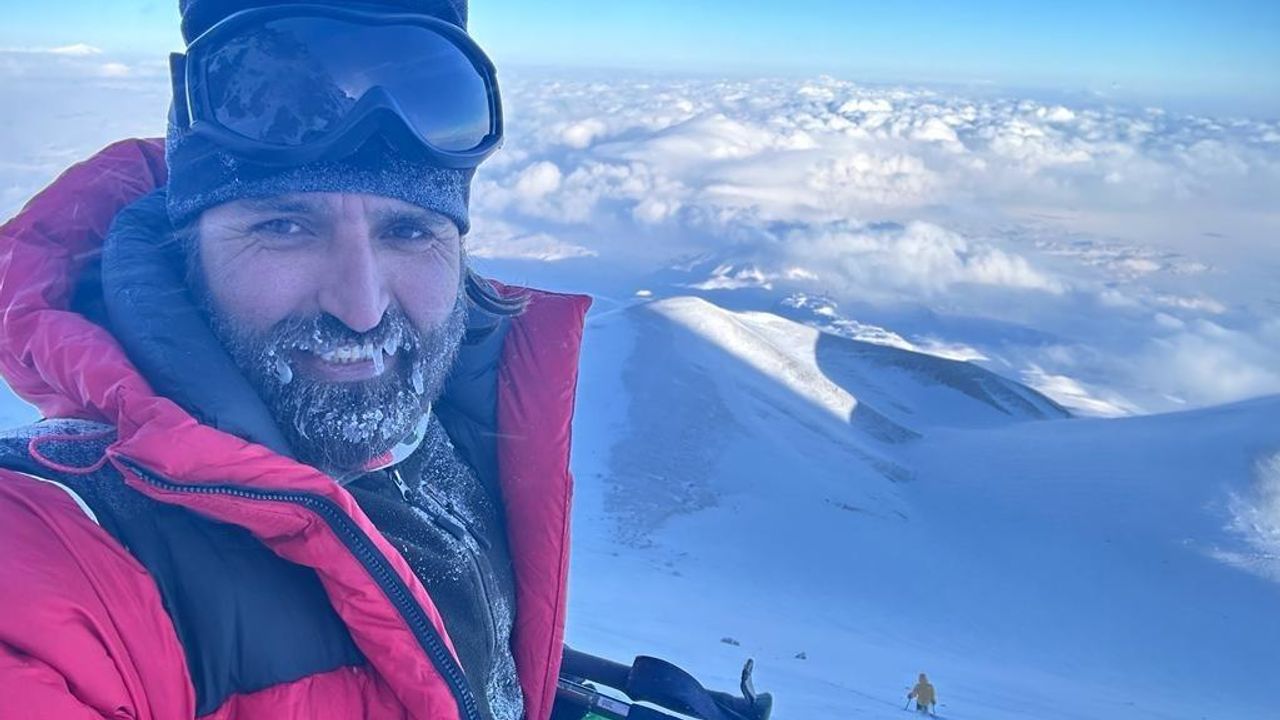 Süphan Dağı’na tırmanan dağcıların yüzü buz tuttu