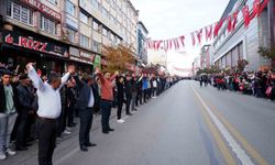 Cumhuriyetin 100. yılını Cumhuriyet Caddesi’nde bar oynayarak kutladılar