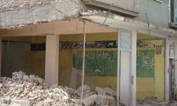 Malatya’da depremde ağır hasar gören bina tehlike saçıyor