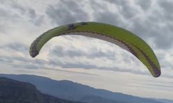 BEÜ Havacılık Kulübü öğrencileri Siirt'te yamaç paraşütü yaptı