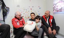 Türk Kızılay, Doğanşehir'de depremzedelere yardım paketleri dağıttı