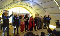 Malatya'da polislerden depremzede çocuklara tiyatro gösterisi