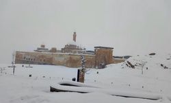 Tarihi İshak Paşa Sarayı’ndan kar manzaraları
