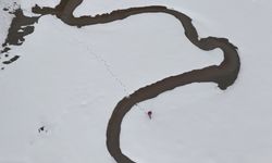 Bingöl'de kar altında kalan mendereslerin kış güzelliği