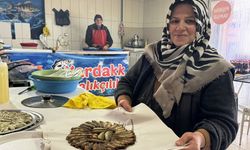 Elazığlı kadın, eşi ve iki oğluyla balıkçı dükkanı işletiyor