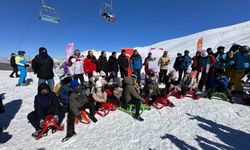 Erzurum'da devlet korumasındaki çocuklar Konaklı Kayak Merkezi'nde kızakla kaydı