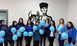 Erzurum'da lise öğrencileri, mavi giyinerek akran zorbalığına dikkati çekti