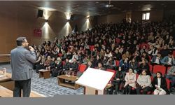 Hakkari'de üniversite öğrencilerine "Yaratılış Gayemiz" konulu konferans düzenlendi