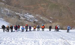 Muş'un karla kaplı dağlarında 88 dağcı eğitim görüyor
