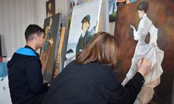 Bitlis'te yetişen geleceğin sanatçıları yaptıkları eserlerle yıl sonu sergisine hazırlanıyor