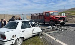 Malatya'da kamyonetle çarpışan otomobilin sürücüsü öldü