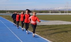 Muşlu kız sporcu Türkiye Yürüyüş Şampiyonası için çalışmalarını sürdürüyor
