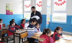 Türkiye Eğitim Gönüllüleri Vakfı, Şemdinli'deki ilkokul öğrencilerine hediye gönderdi