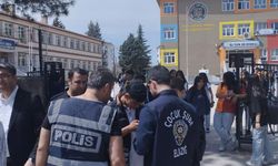 Elazığ'da polis okulların çevresinde denetim yaptı