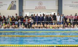 Van'da yapımı tamamlanan yüzme havuzu ve kapalı spor salonu hizmete açıldı