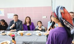 Bitlis Valisi Karaömeroğlu öğrencilerin davetini karşılıksız bırakmadı