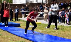 Bitlis'te "Geleneksek Sokak Oyunları Şenliği" düzenlendi