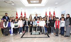 Bitlis'te öğrenciler tarihi ve doğal mekanları geziyor