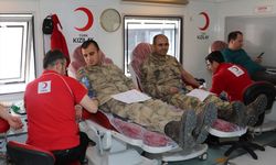 Hakkari'de jandarma personelinden kan bağışı kampanyasına destek