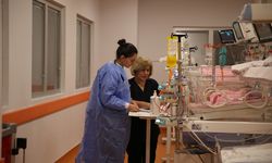 Sağlıkçı iki anne doktor çocuklarıyla aynı hastanede görev yapıyor