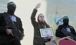 HAMAS üç işgalci esiri Kızılhaç'a teslim etti