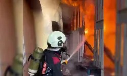 Bir ailenin ikamet ettiği konteyner alevler içerisinde kaldı