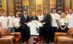 Lider Bahçeli'ye Türkhan İsimli İHA Prototipi Takdim Edildi