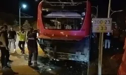 Beton mikseri ile trambüs çarpıştı: 4 yaralı