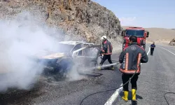 Malatya’da seyir halindeki araç alev aldı