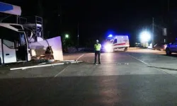 Yolcu otobüsü oto yıkamaya daldı: 8 yaralı