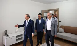 Malatya Valisi Yavuz deprem konutlarını yerinde inceledi