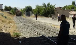 Malatya'da yük treninin çarptığı şahıs hayatını kaybetti