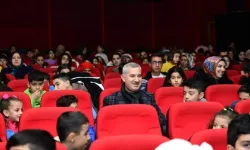 Başkan Çınar, Çocuklarla Birlikte Rafadan Tayfa-Galaktik Tayfa Sinema Filmini İzledi