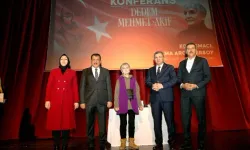 Mehmet Akif Ersoy’un torunu Selma Argon Ersoy ‘Dedem Mehmet Akif’ konferansı düzenlendi