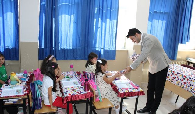 Kale Kaymakamı Mustafa Aksoy İlköğretim Haftası etkinliklerine katıldı