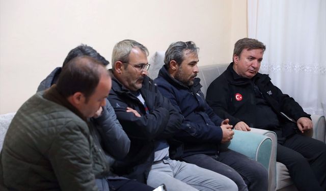 Erzincan Valisi Aydoğdu toprak altında kalan işçilerin ailelerini ziyaret etti