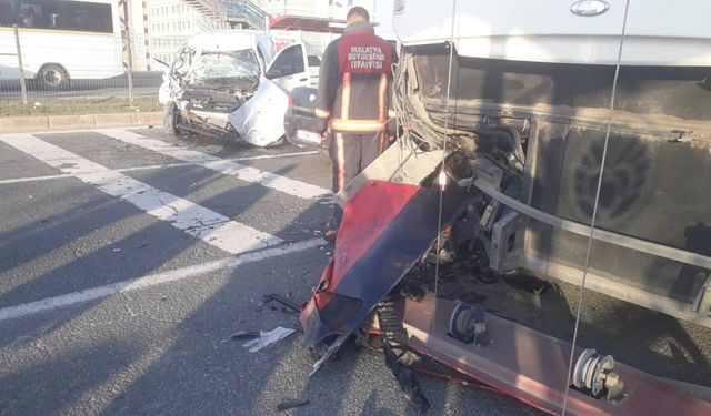 Malatya'da trafik kazasında 1 çocuk öldü, 2 kişi yaralandı