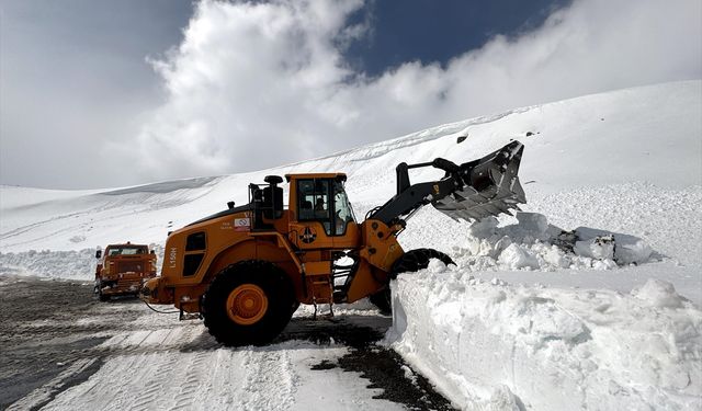 Kardan kapanan Ardahan-Ardanuç kara yolunun açılması için çalışma başlatıldı