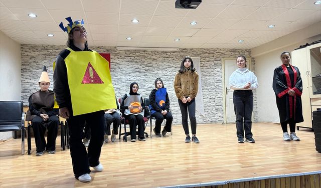 Ardahan'da ortaokul öğrencilerine meslek lisesi tanıtıldı