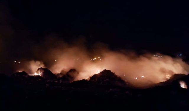 Kars'ta çöplükte çıkan yangın söndürüldü