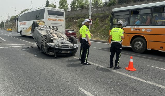 Malatya'daki takla atan otomobilin sürücüsü yaralandı